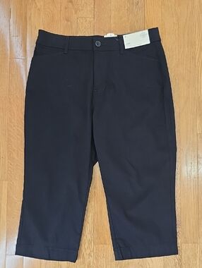 ST. JOHN'S BAY BRAND WOMEN'S BLACK CAPRI PANTS SIZE 10